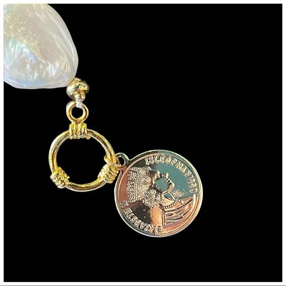 The Meshal Natural Pearl Coin Necklace - Picture 6 of 9